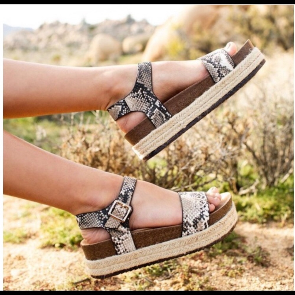 🌻SNAKESKIN ESPADRILLES 🌻